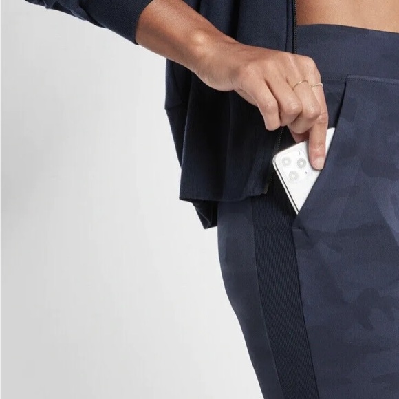 Athleta Brooklyn Ankle Pant Camo 16 - Picture 3 of 15